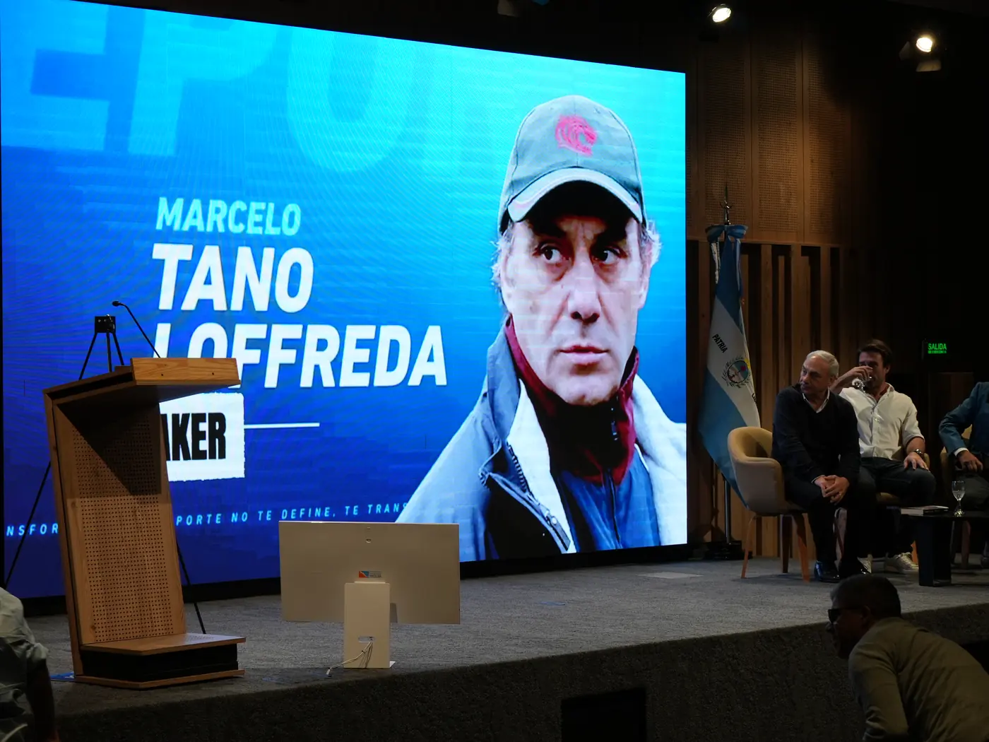 Marcelo Loffreda en la pantalla del escenario